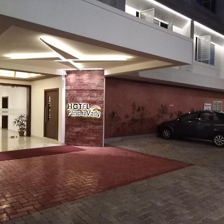 Hotel Panchavady ทิรูวัลละ ภายนอก รูปภาพ