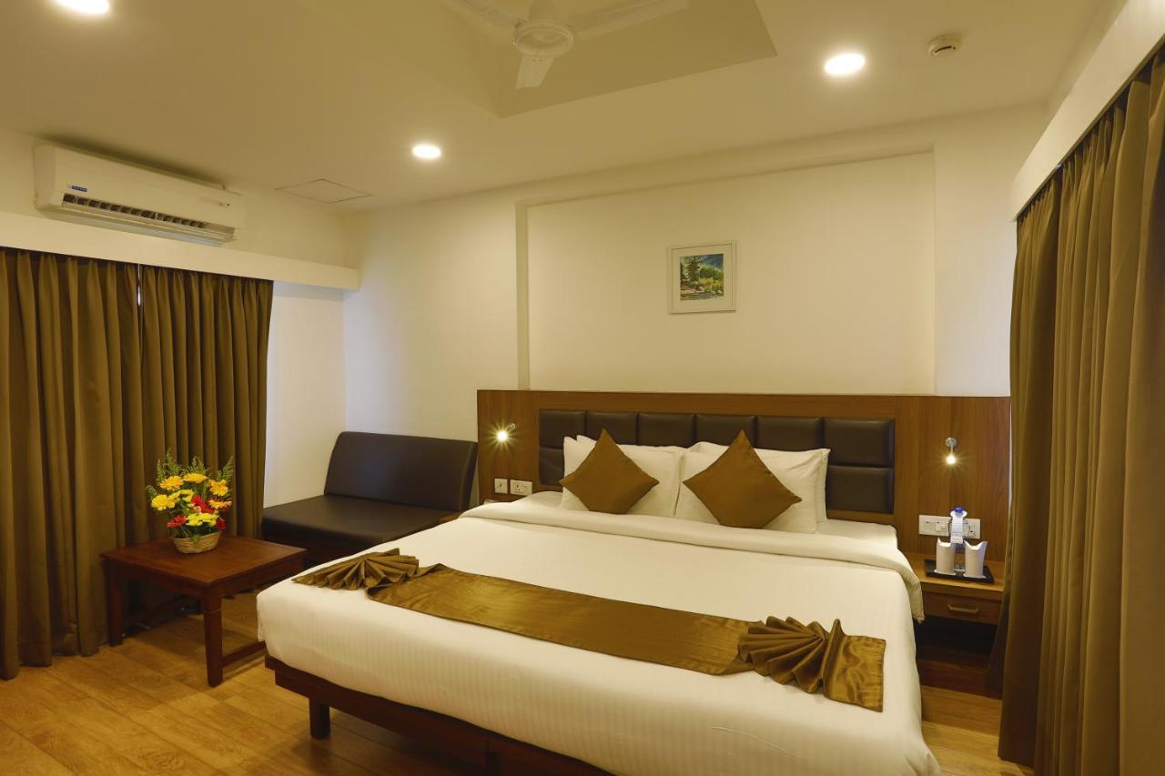 Hotel Panchavady ทิรูวัลละ ภายนอก รูปภาพ