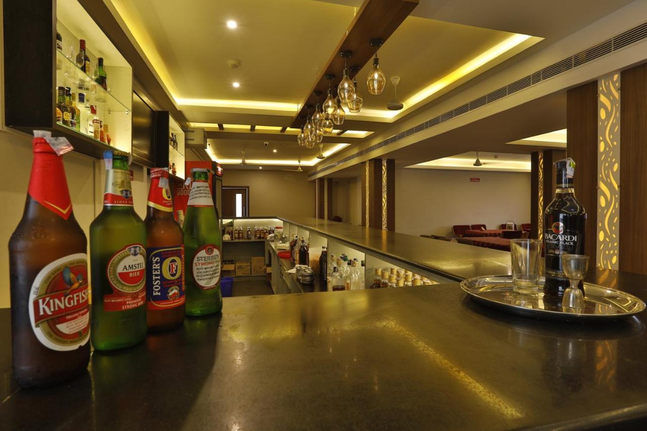 Hotel Panchavady ทิรูวัลละ ภายนอก รูปภาพ