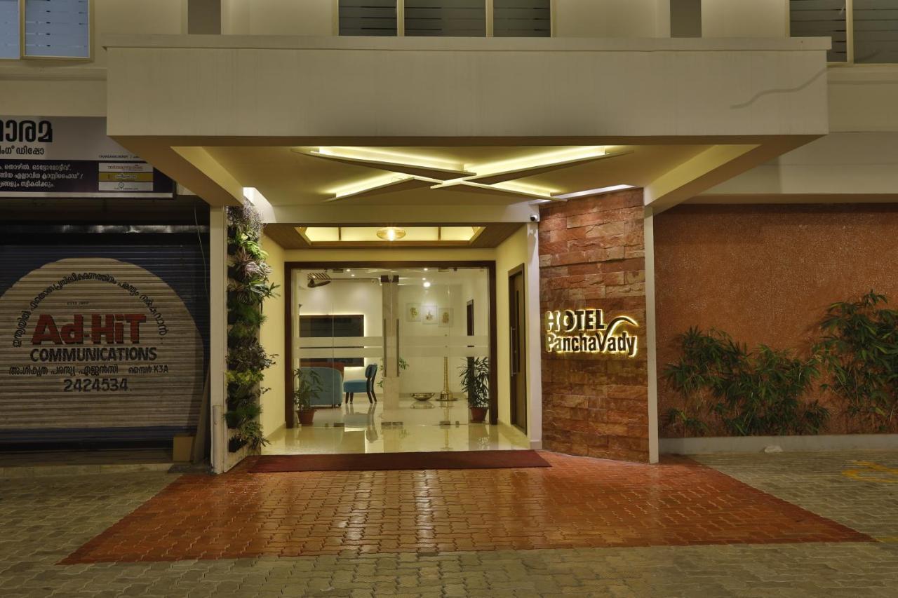 Hotel Panchavady ทิรูวัลละ ภายนอก รูปภาพ