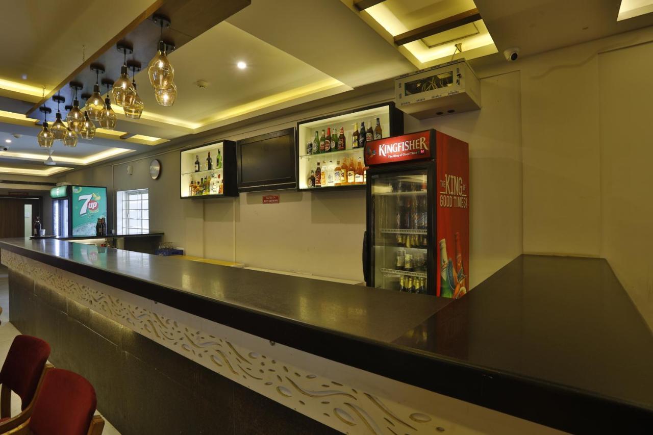 Hotel Panchavady ทิรูวัลละ ภายนอก รูปภาพ