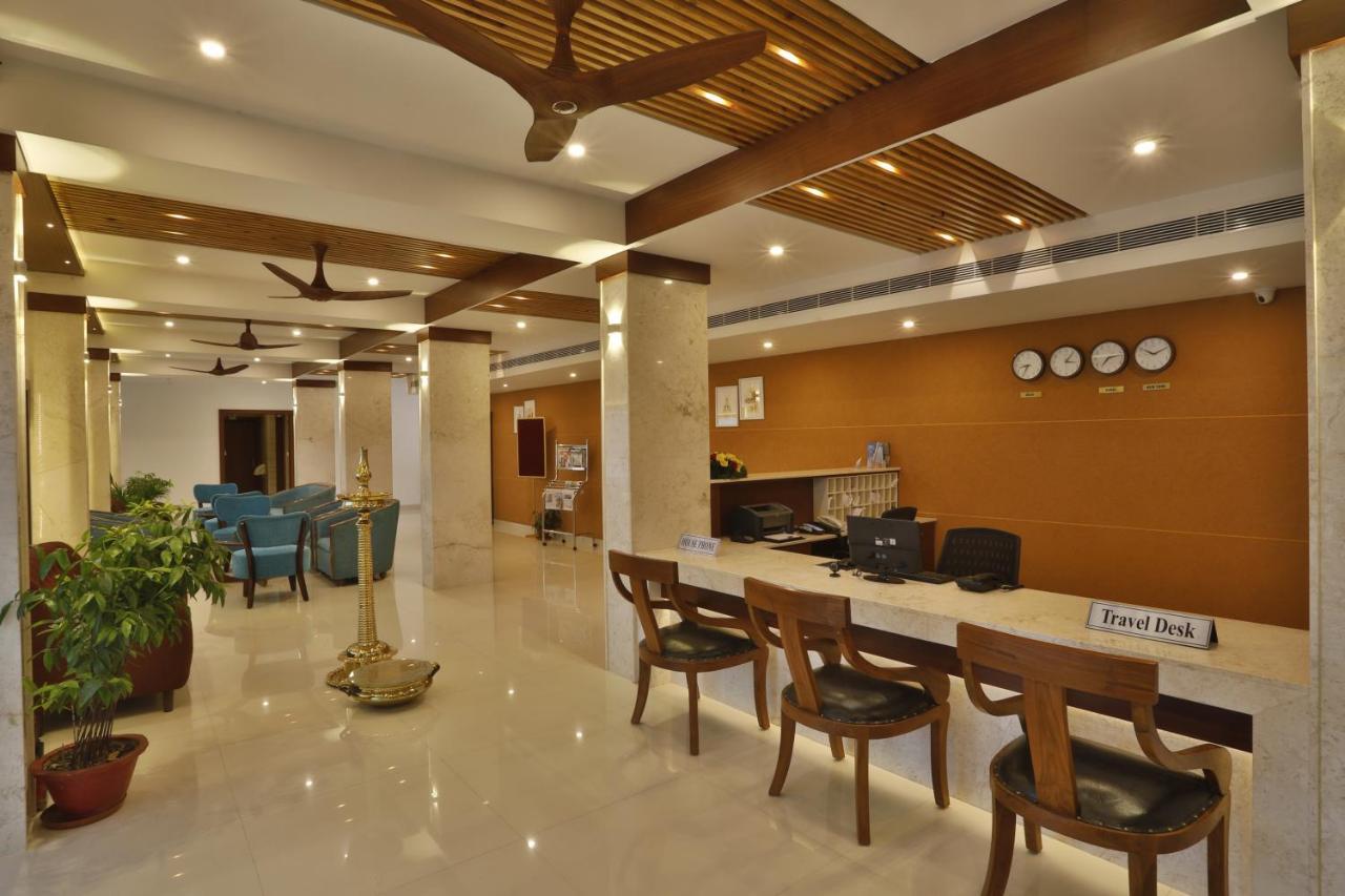 Hotel Panchavady ทิรูวัลละ ภายนอก รูปภาพ
