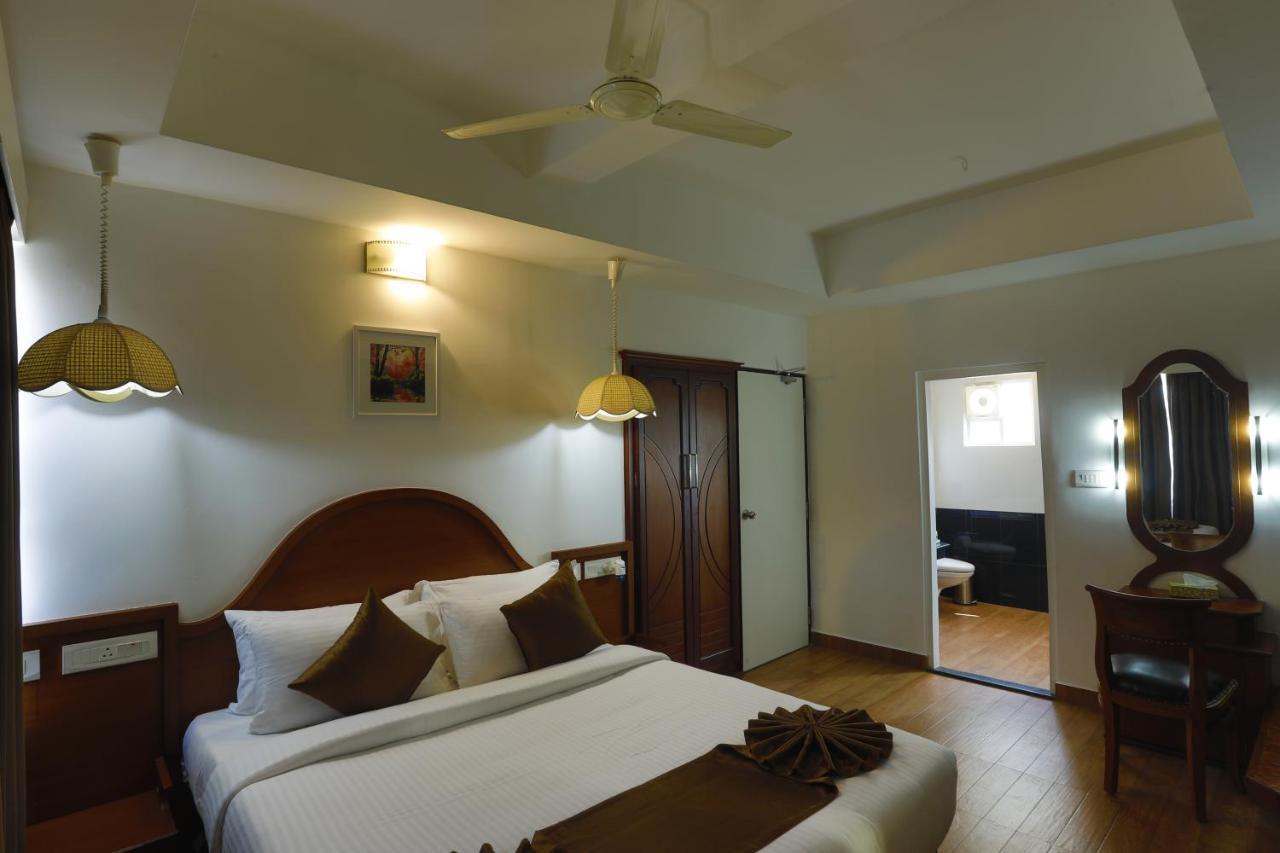 Hotel Panchavady ทิรูวัลละ ภายนอก รูปภาพ