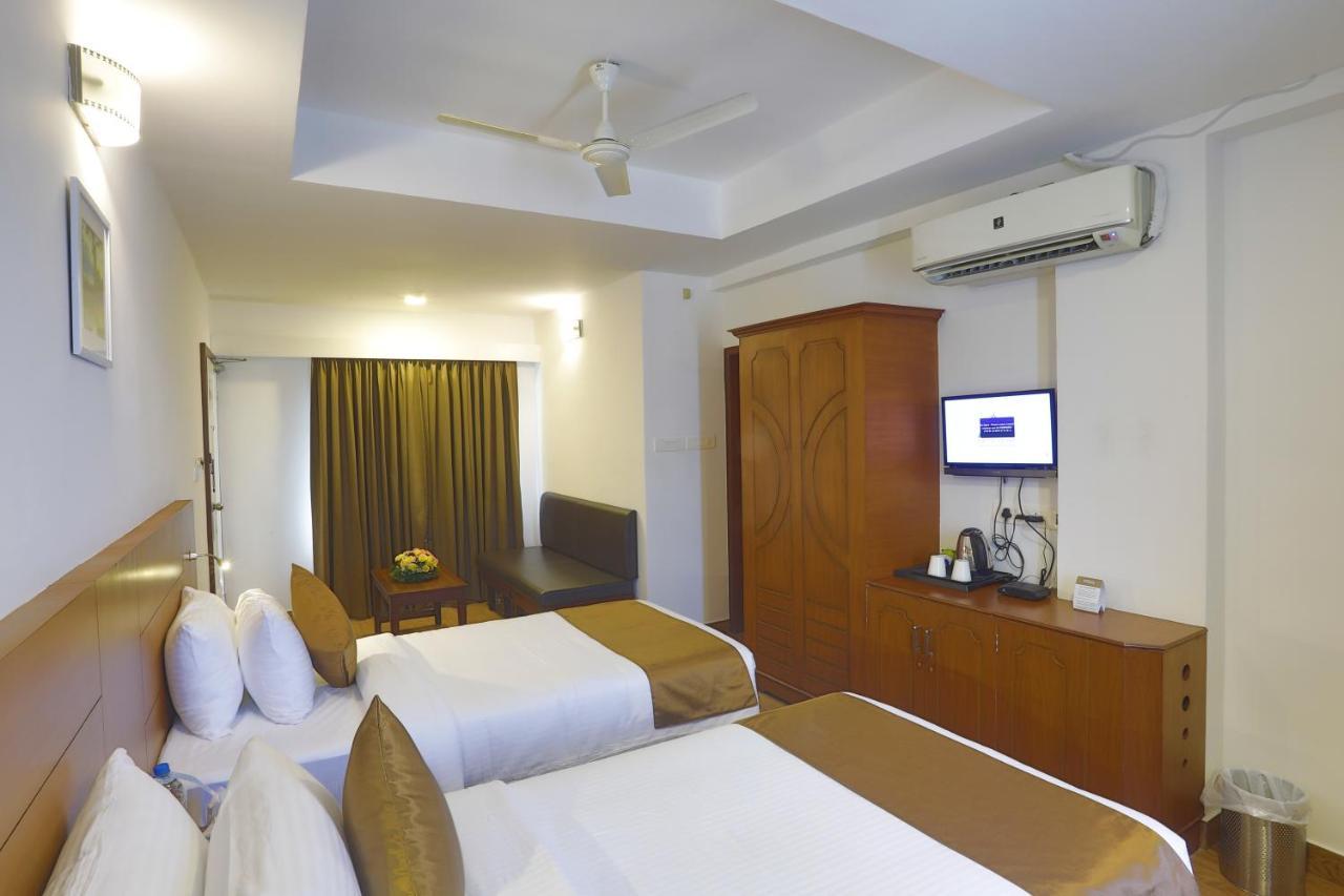 Hotel Panchavady ทิรูวัลละ ภายนอก รูปภาพ