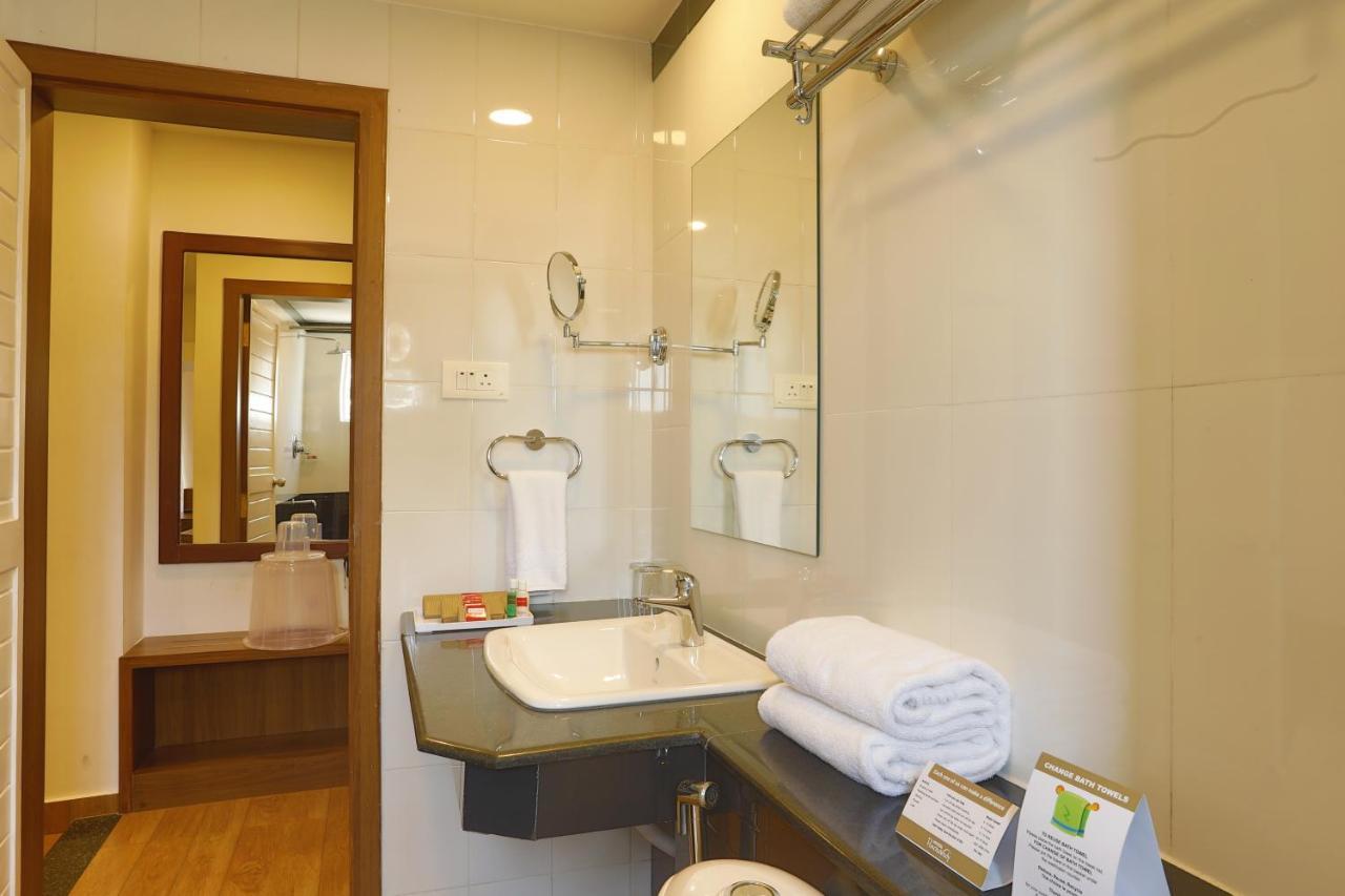 Hotel Panchavady ทิรูวัลละ ภายนอก รูปภาพ
