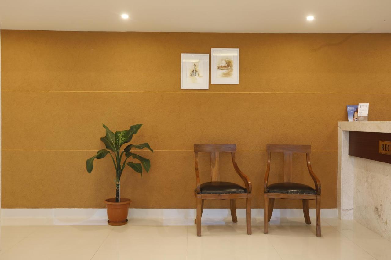 Hotel Panchavady ทิรูวัลละ ภายนอก รูปภาพ