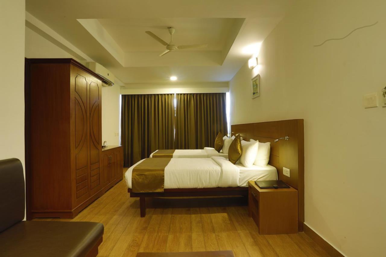 Hotel Panchavady ทิรูวัลละ ภายนอก รูปภาพ