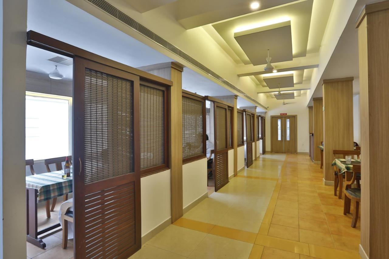 Hotel Panchavady ทิรูวัลละ ภายนอก รูปภาพ