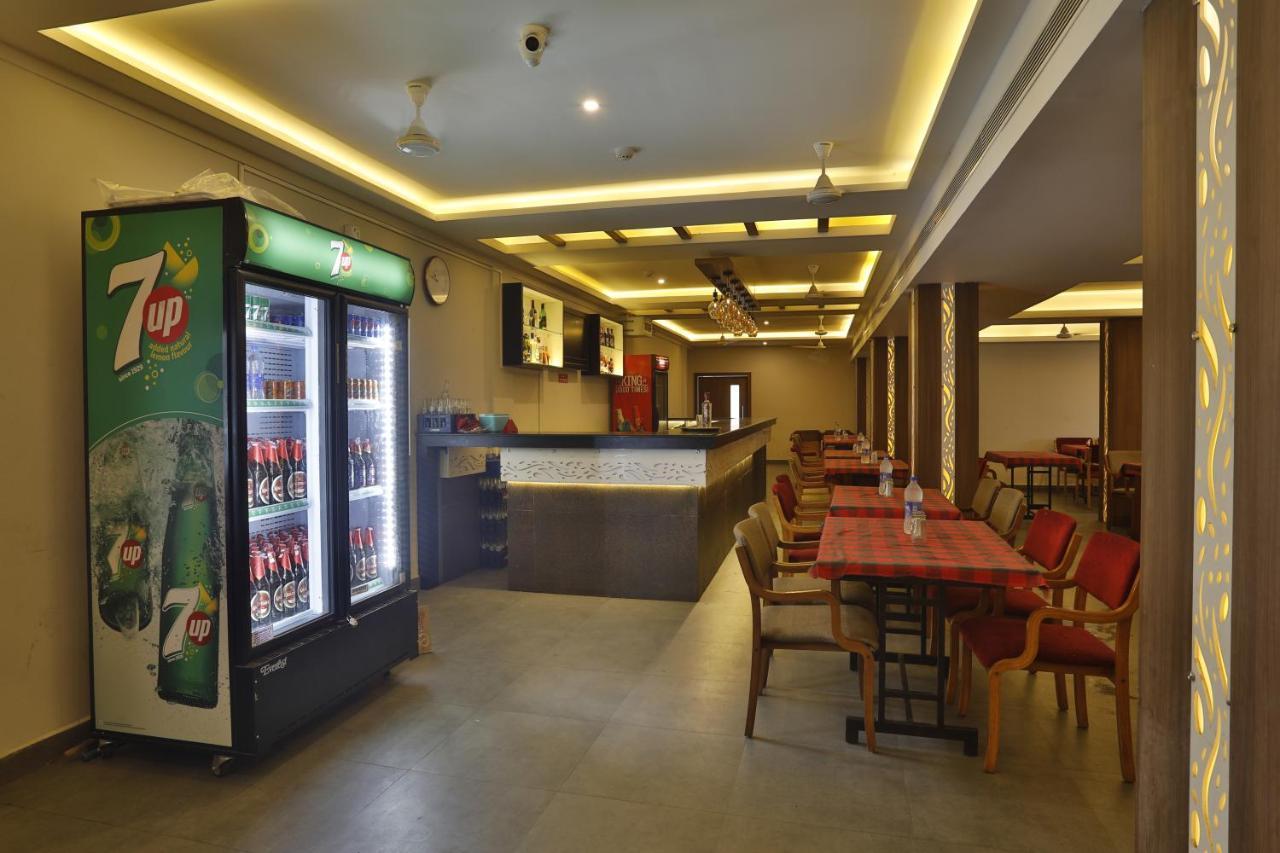 Hotel Panchavady ทิรูวัลละ ภายนอก รูปภาพ