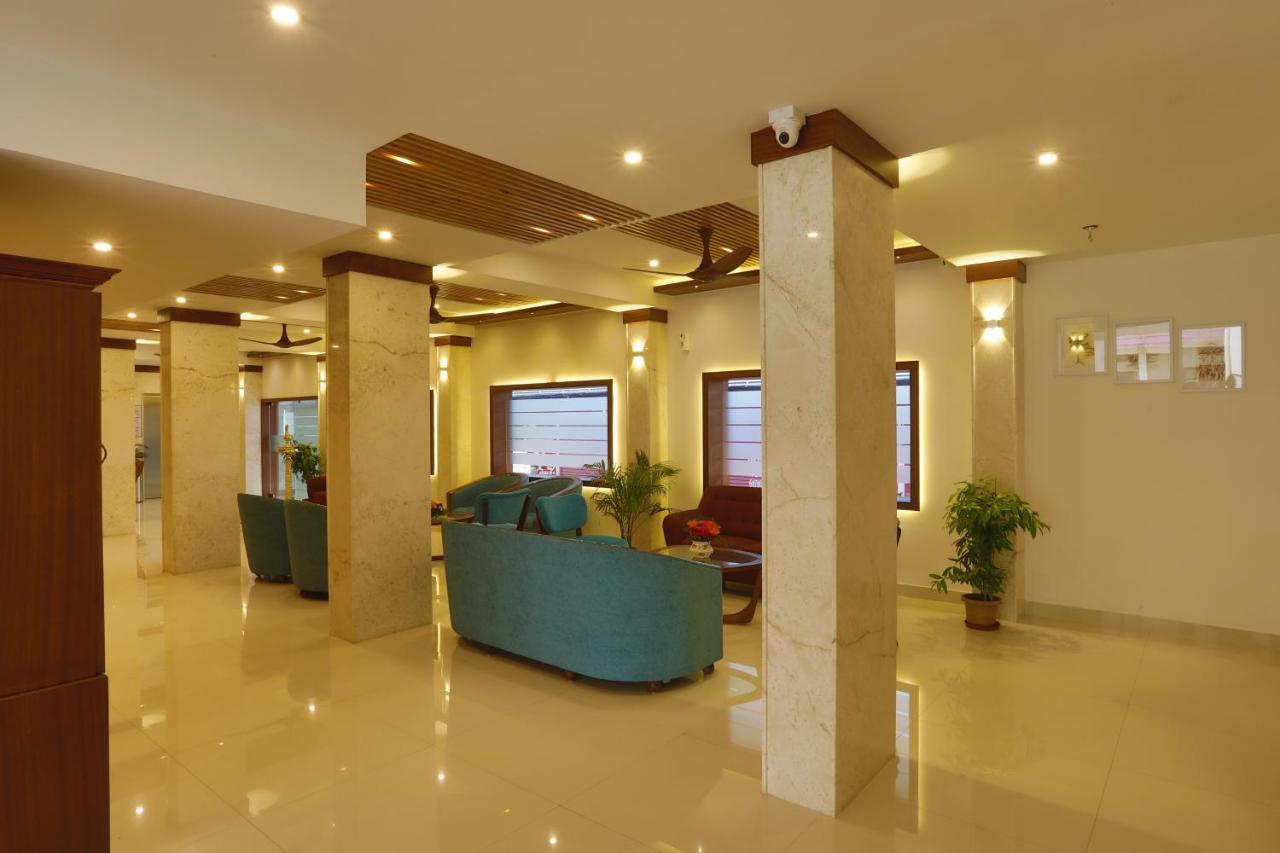 Hotel Panchavady ทิรูวัลละ ภายนอก รูปภาพ