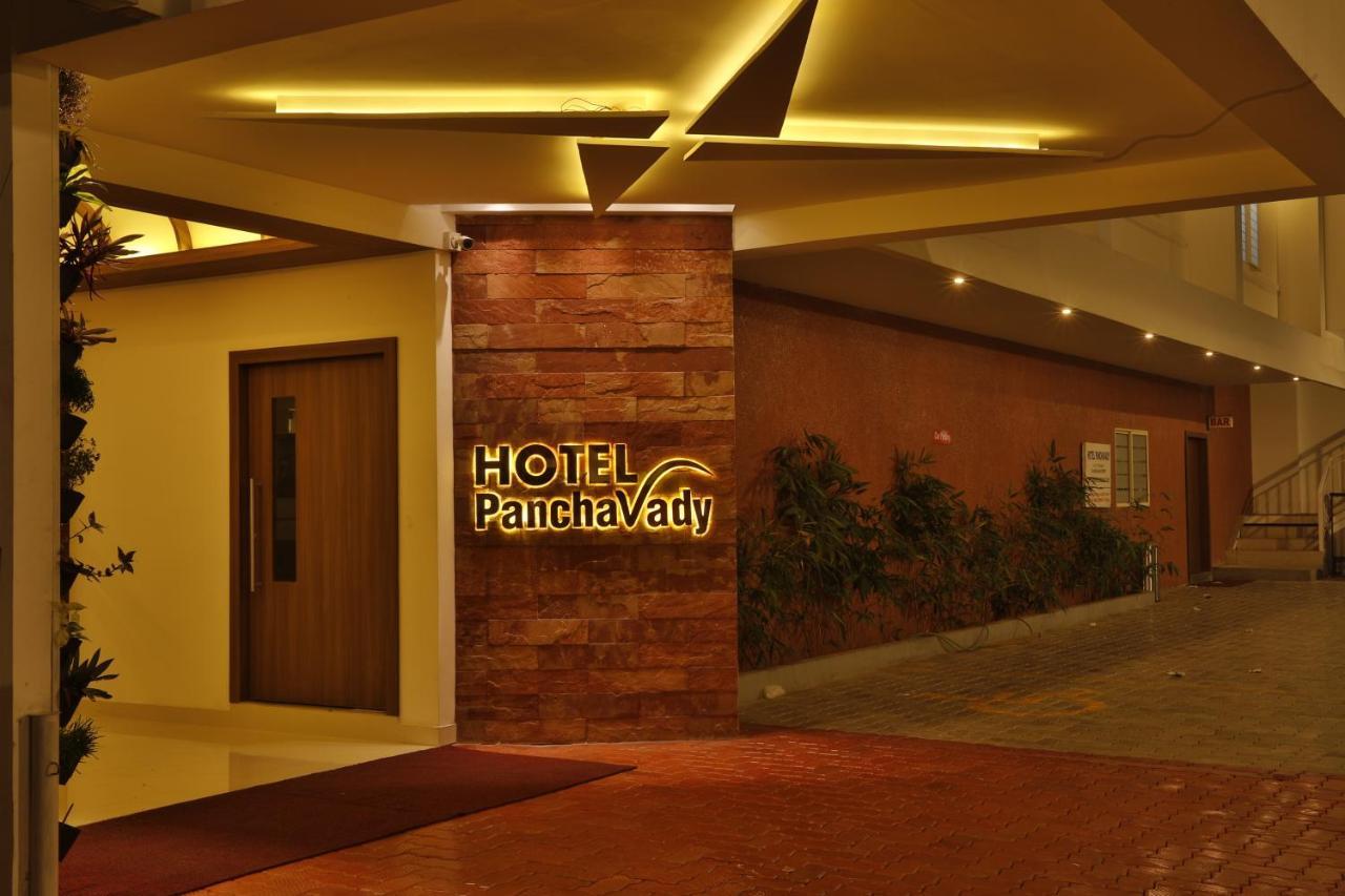 Hotel Panchavady ทิรูวัลละ ภายนอก รูปภาพ